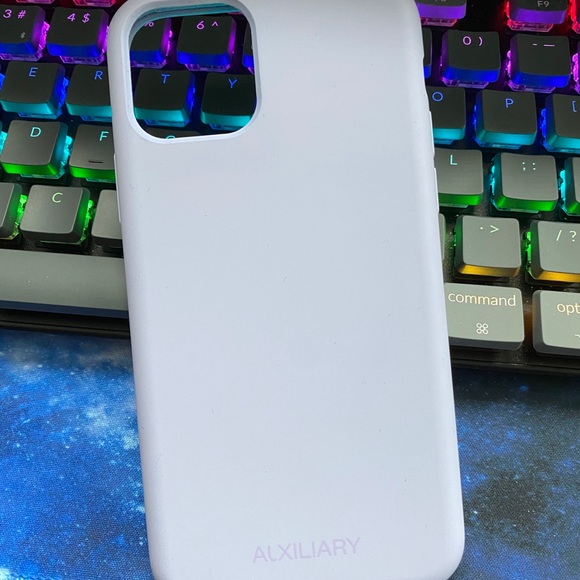 Auxiliary iPhone 11 Pro Silicone Case - Picture 2 of 6